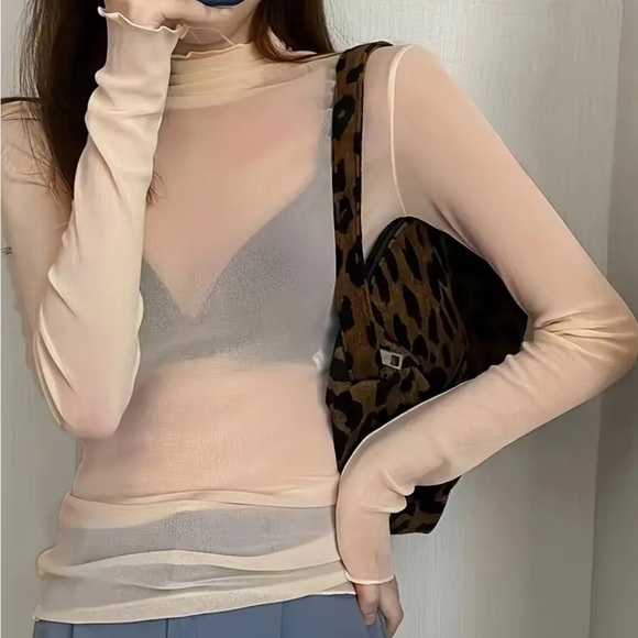 Mesh Turtleneck in Apricot 🫶 - Picture 3 of 11